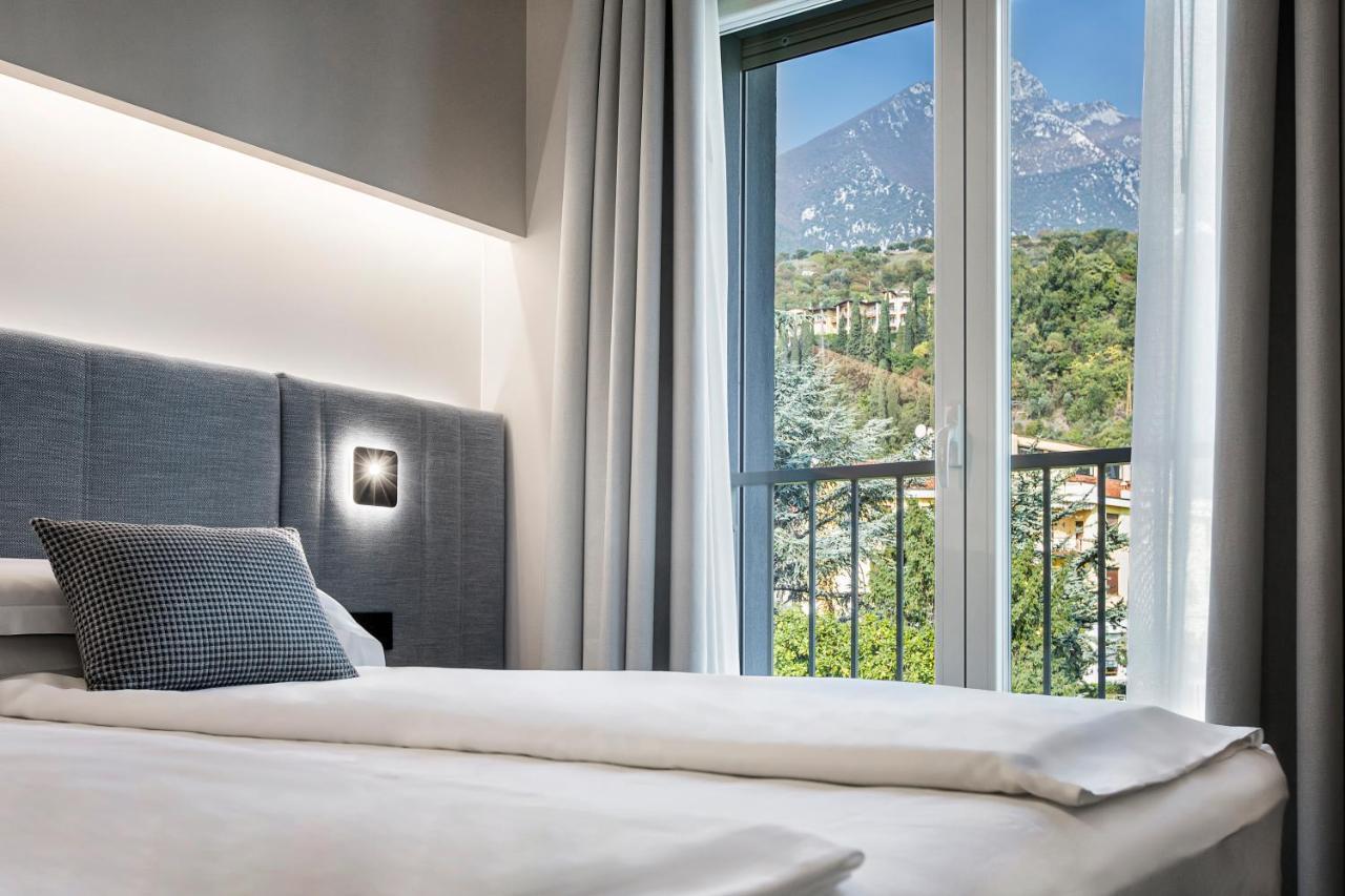 Reflection Boutique Hotels Тосколано Мадерно Екстериор снимка