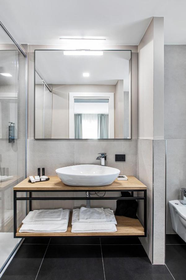 Reflection Boutique Hotels Тосколано Мадерно Екстериор снимка