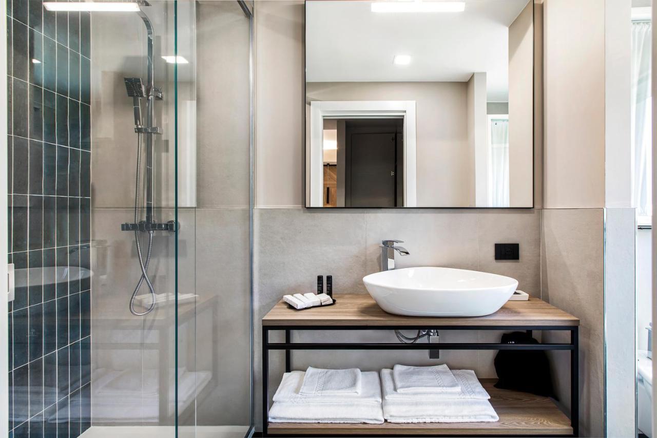 Reflection Boutique Hotels Тосколано Мадерно Екстериор снимка